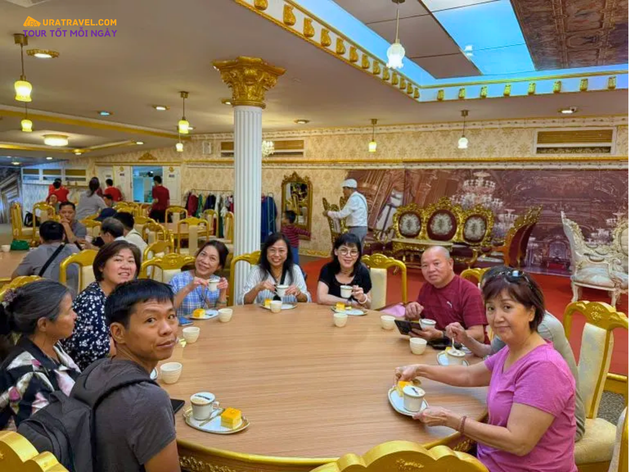 Cà phê phủ vàng & Bánh phủ vàng
