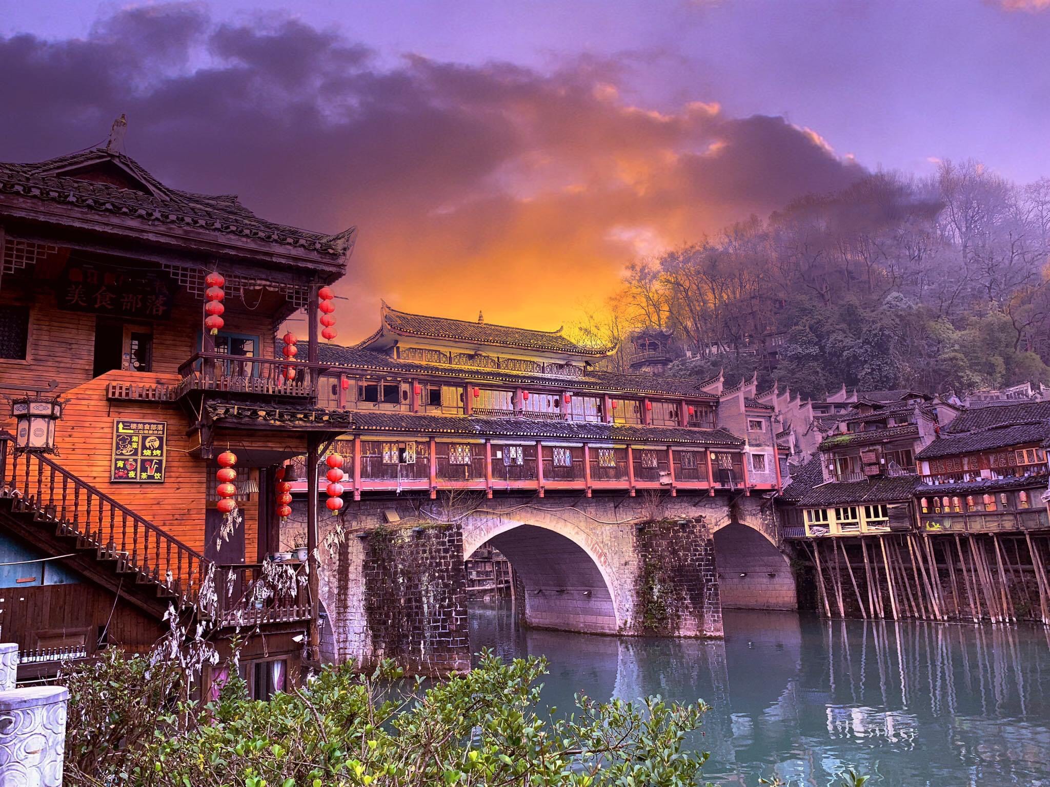 Phượng Hoàng Cổ Trấn