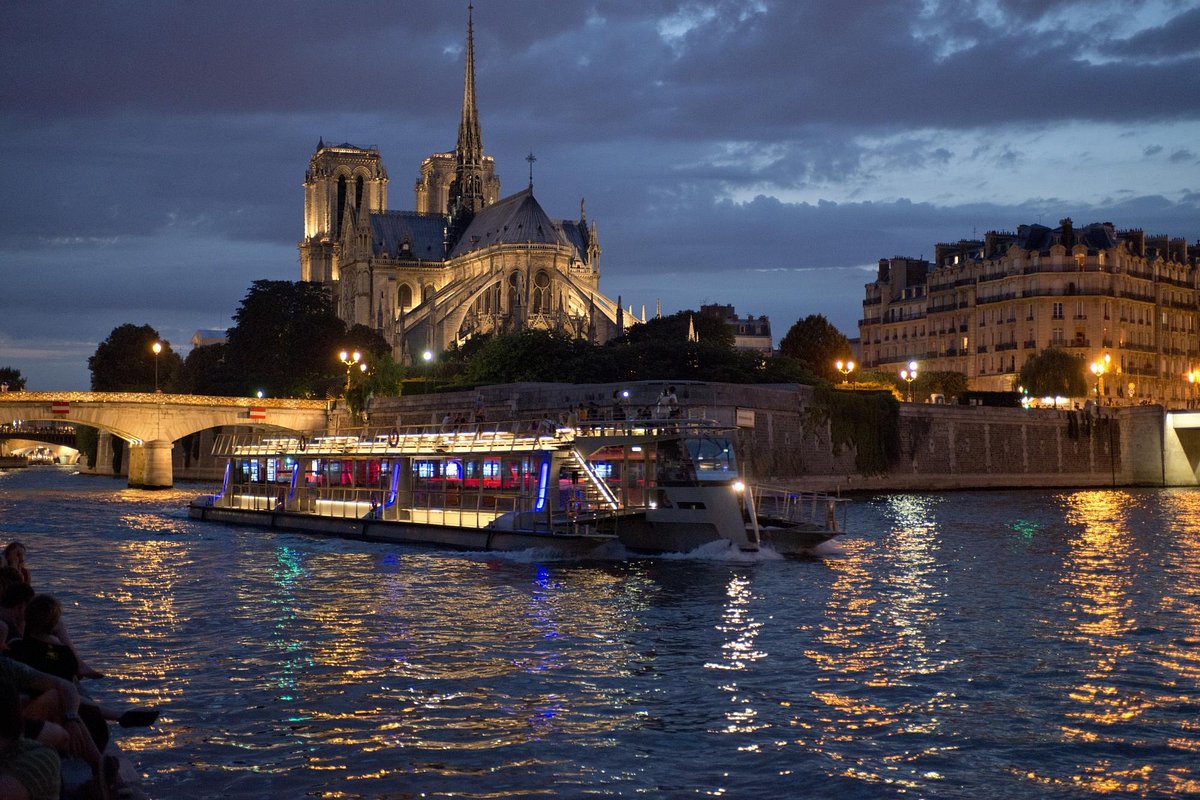 thuyền Bateaux Parisiens