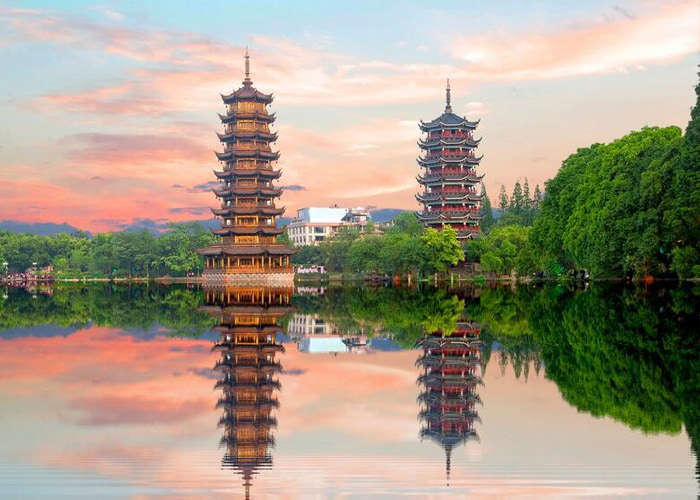 Nhật Nguyệt Song Tháp
