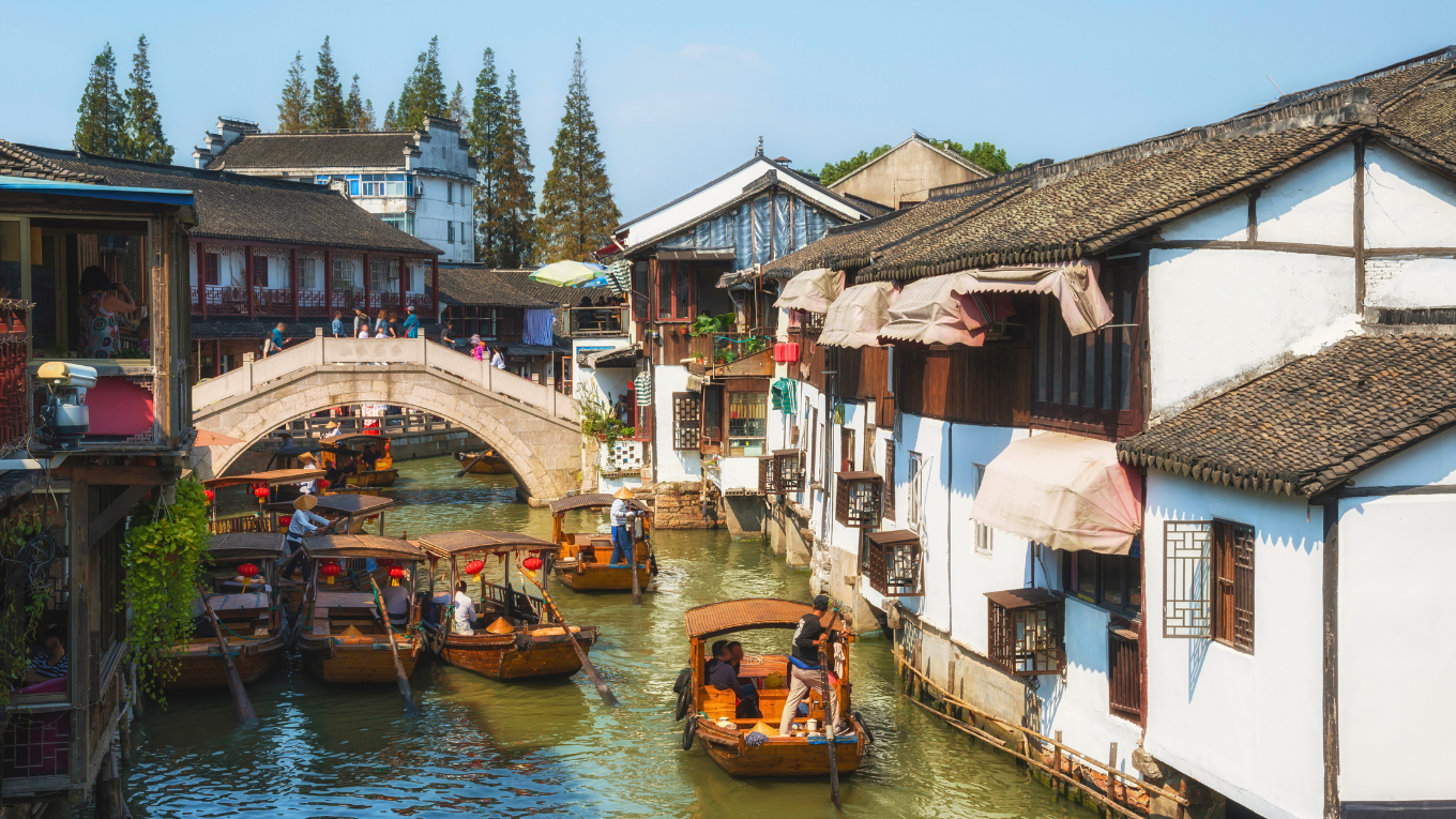 Ô Trấn – những cây cầu đá, mái nhà cổ và dòng kênh yên bình tạo nên khung cảnh đẹp như tranh