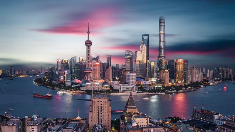 Sông Hoàng Phố – hai bên bờ là skyline rực rỡ và những công trình biểu tượng của Thượng Hải về đêm